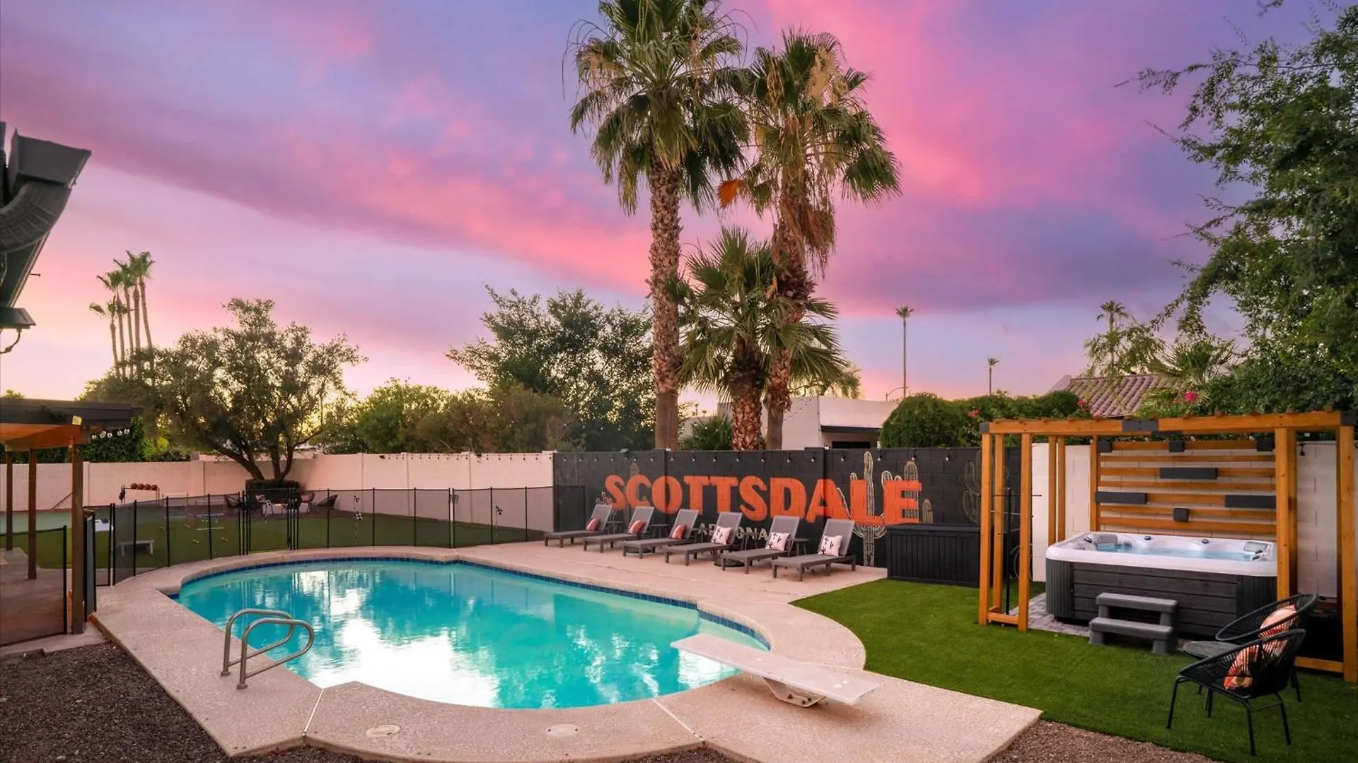 Pickleball Court~ Hot Tub & Pool~ Mini Golf~Games Phoenix