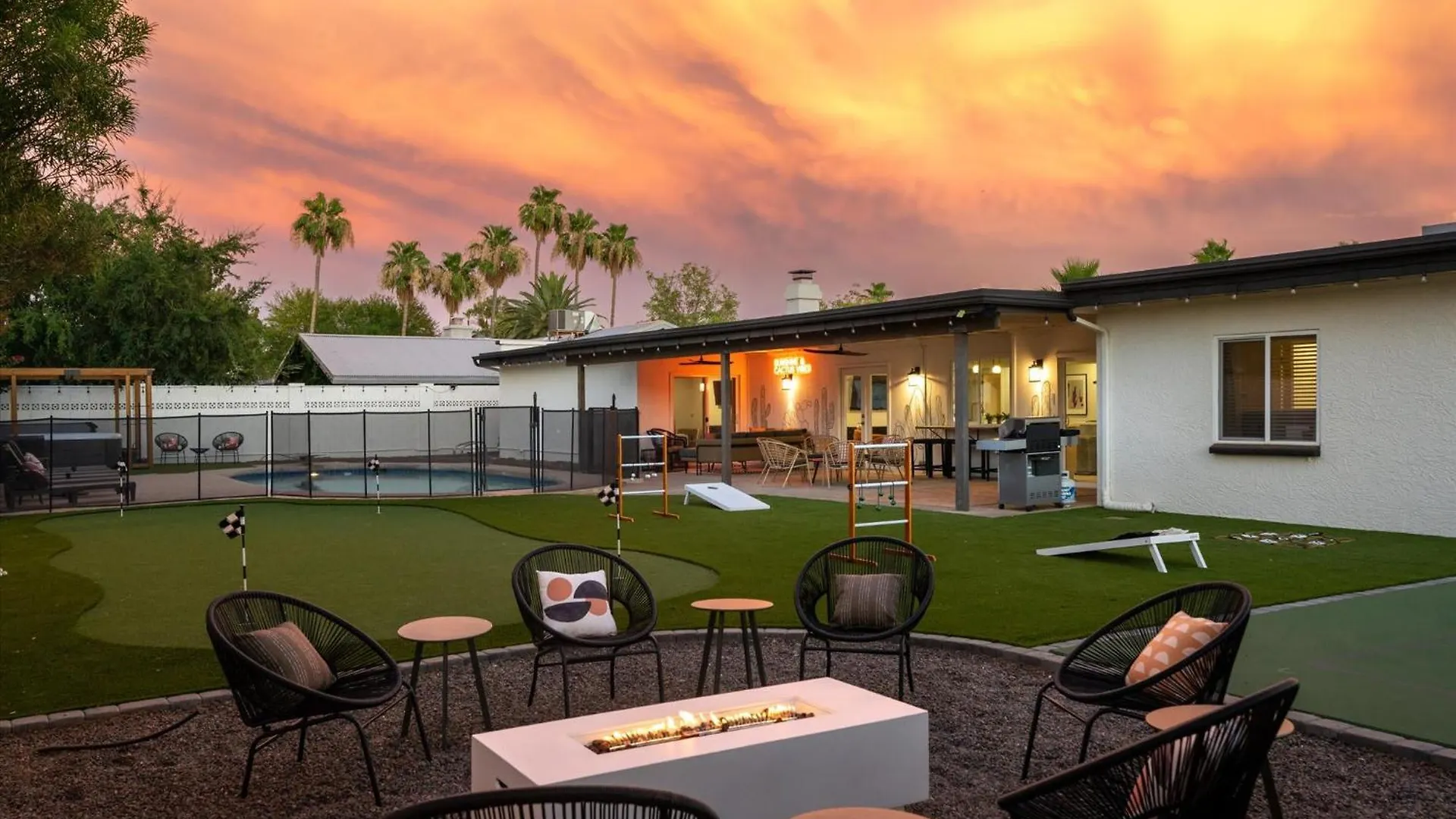 Pickleball Court~ Hot Tub & Pool~ Mini Golf~Games Phoenix