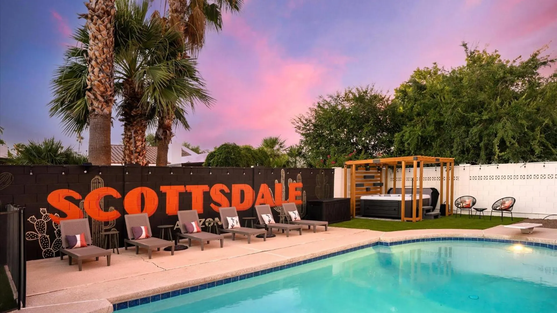 Contacten van Pickleball Court~ Hot Tub & Pool~ Mini Golf~Games